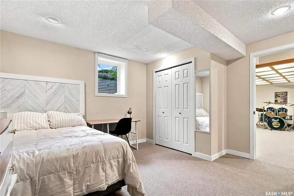 146 Highbury Place Saskatoon SK S7H 4X7