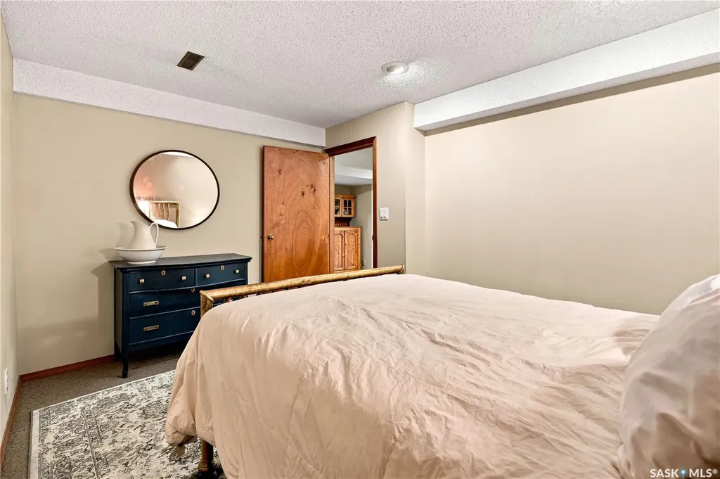 146 Highbury Place Saskatoon SK S7H 4X7
