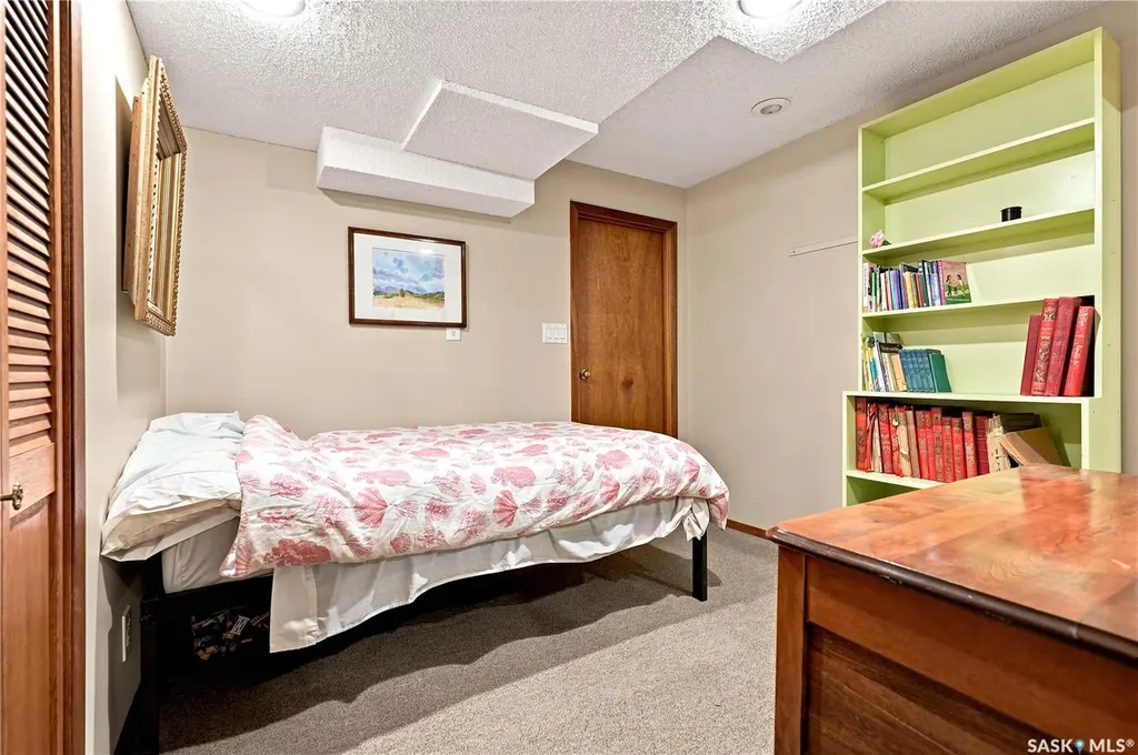 146 Highbury Place Saskatoon SK S7H 4X7