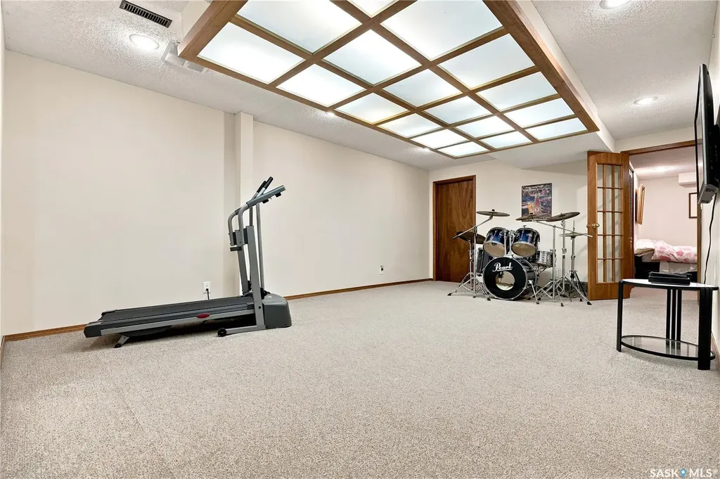 146 Highbury Place Saskatoon SK S7H 4X7