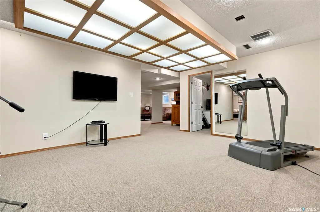 146 Highbury Place Saskatoon SK S7H 4X7
