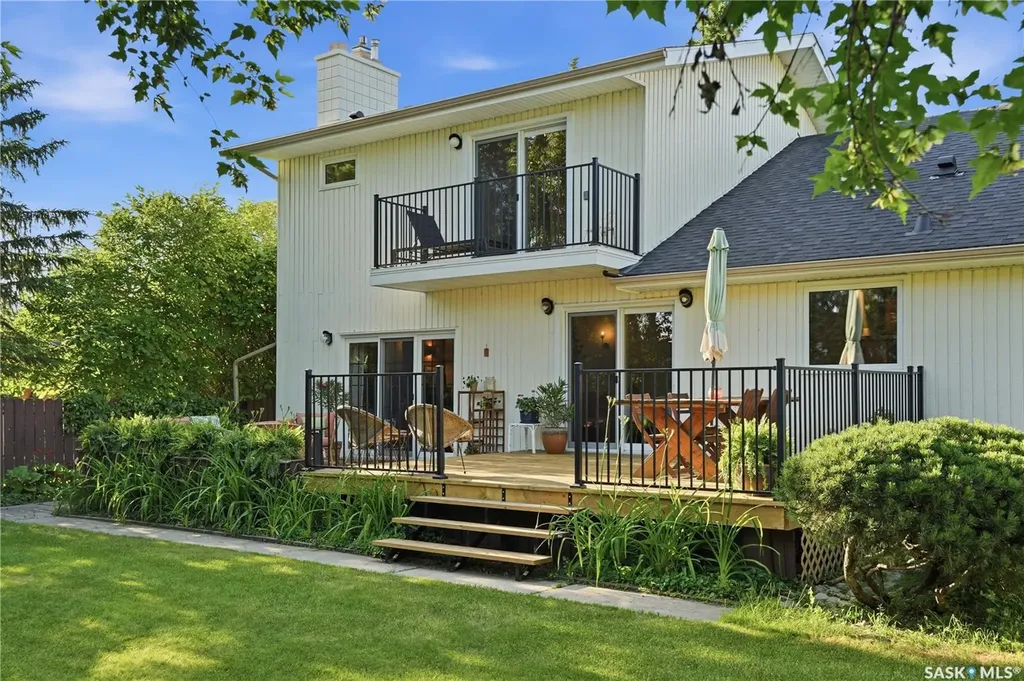 146 Highbury Place Saskatoon SK S7H 4X7