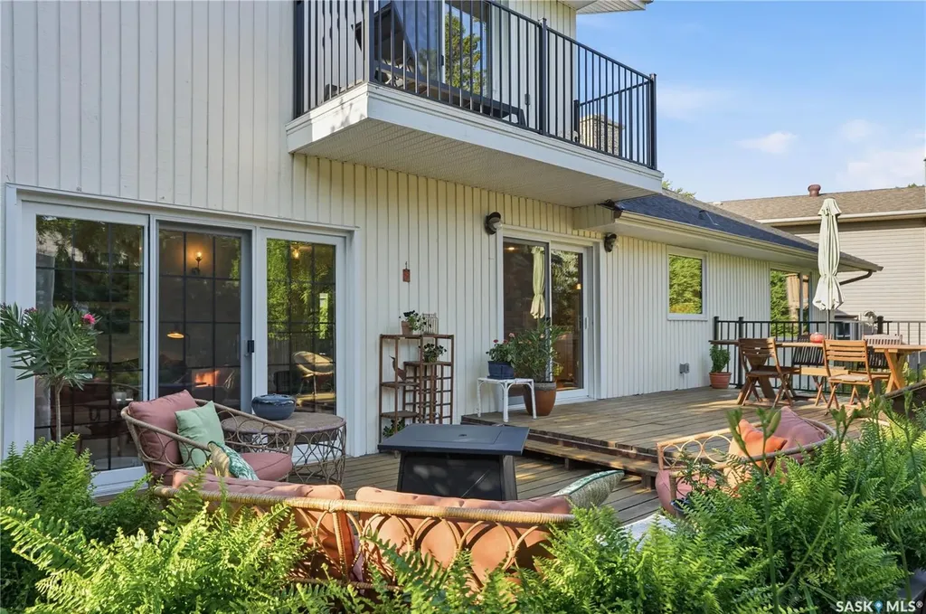 146 Highbury Place Saskatoon SK S7H 4X7