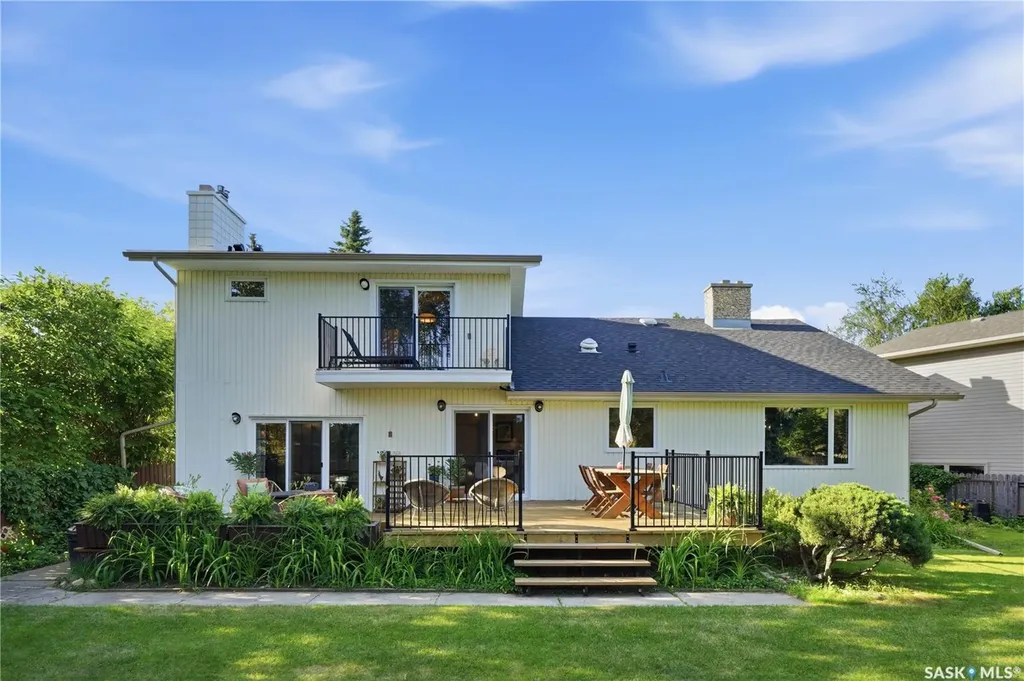 146 Highbury Place Saskatoon SK S7H 4X7