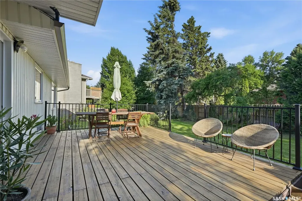 146 Highbury Place Saskatoon SK S7H 4X7