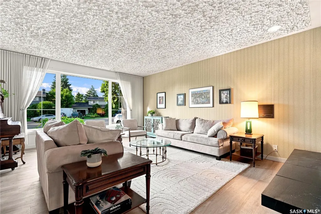 146 Highbury Place Saskatoon SK S7H 4X7