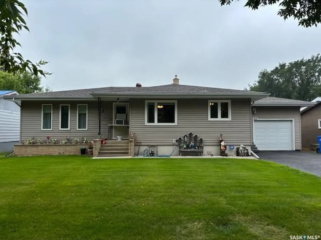 1009 Main Street Canora SK S0A 0L0