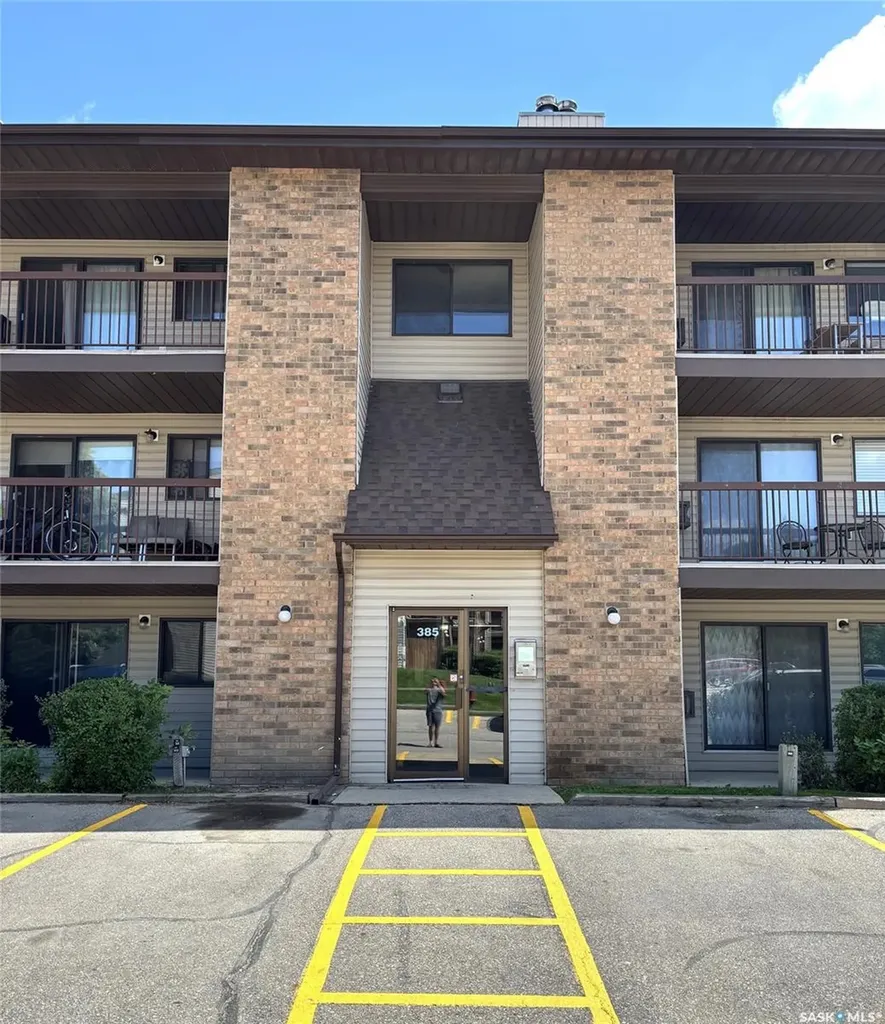 385 Kingsmere Boulevard Saskatoon SK S7J 4J6