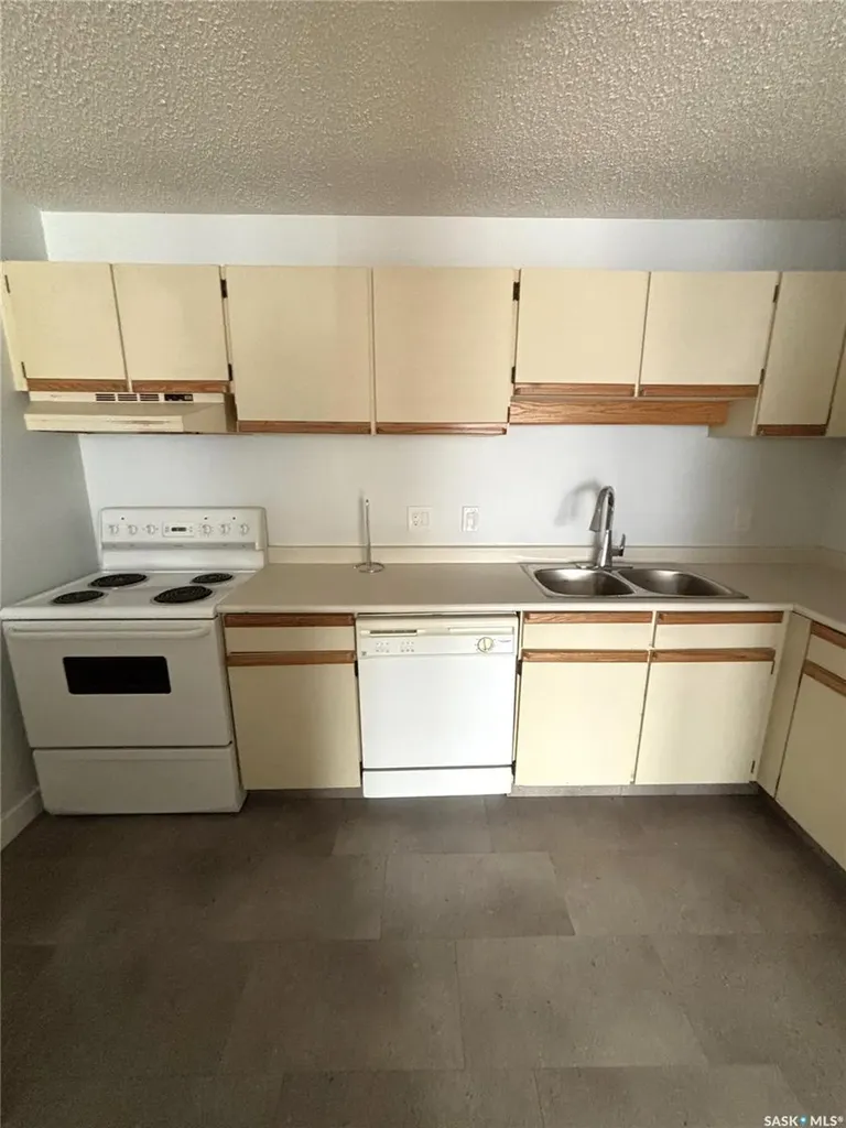 385 Kingsmere Boulevard Saskatoon SK S7J 4J6