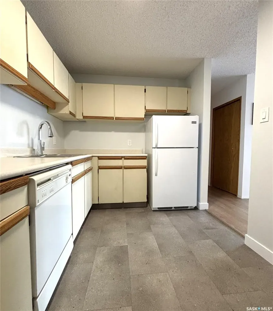 385 Kingsmere Boulevard Saskatoon SK S7J 4J6