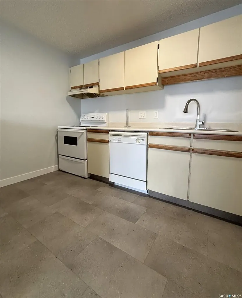 385 Kingsmere Boulevard Saskatoon SK S7J 4J6