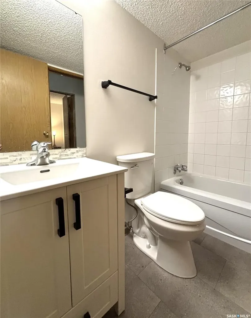 385 Kingsmere Boulevard Saskatoon SK S7J 4J6