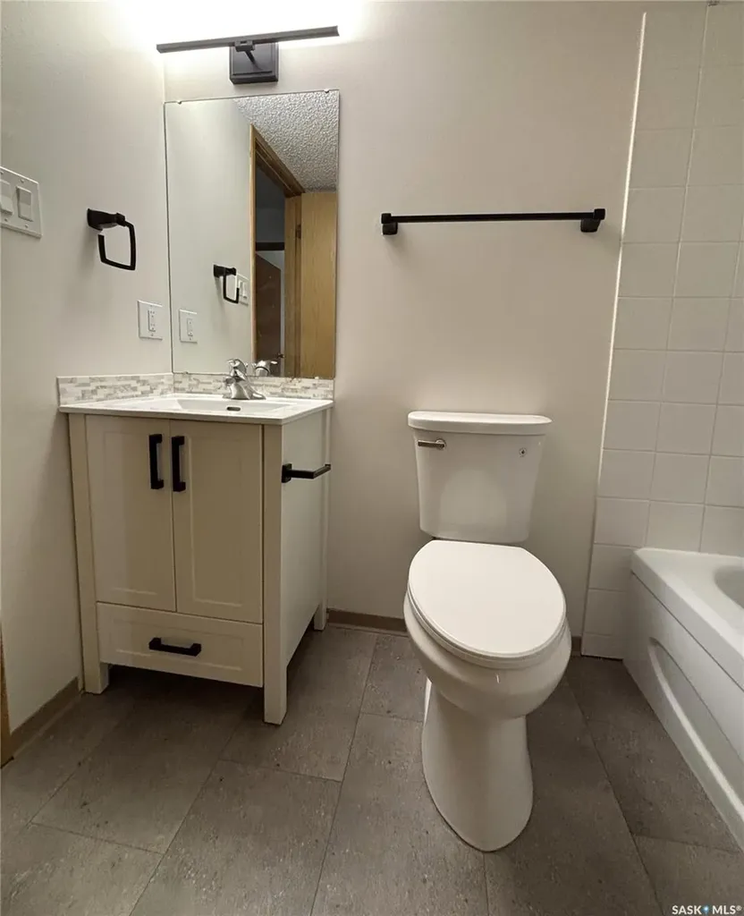 385 Kingsmere Boulevard Saskatoon SK S7J 4J6