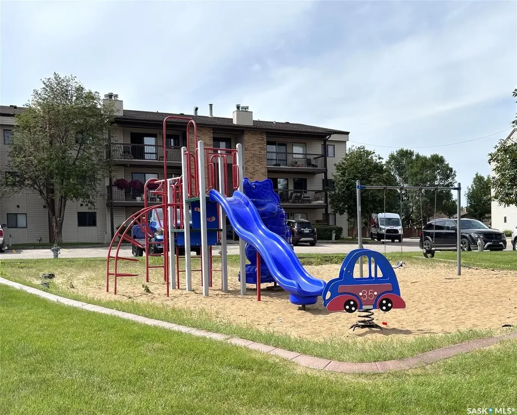 385 Kingsmere Boulevard Saskatoon SK S7J 4J6
