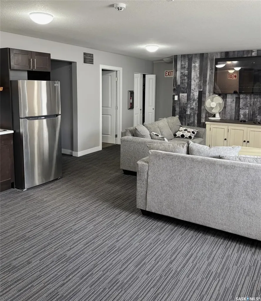 385 Kingsmere Boulevard Saskatoon SK S7J 4J6