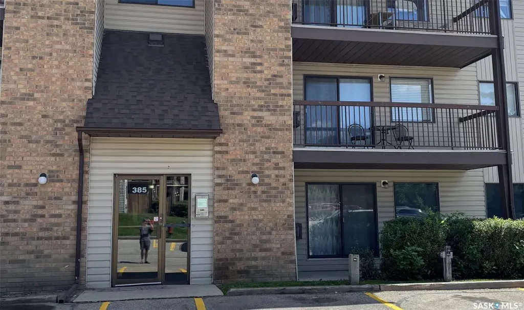 385 Kingsmere Boulevard Saskatoon SK S7J 4J6