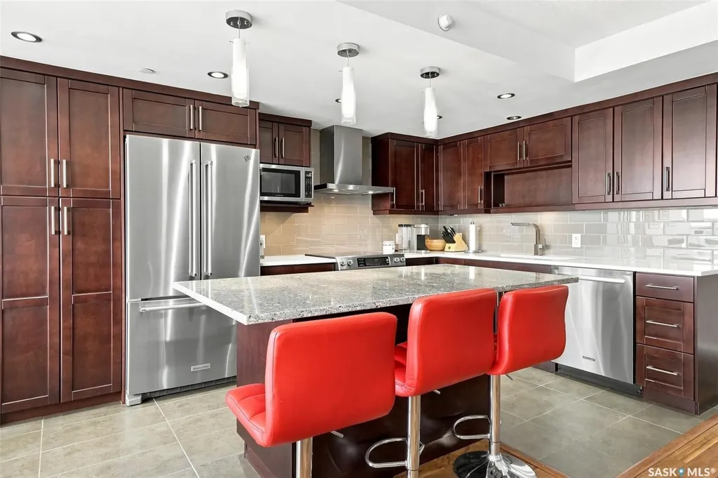 315 5th Avenue N Saskatoon SK S7K 5Z8