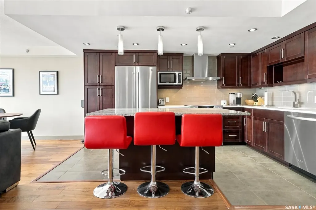315 5th Avenue N Saskatoon SK S7K 5Z8