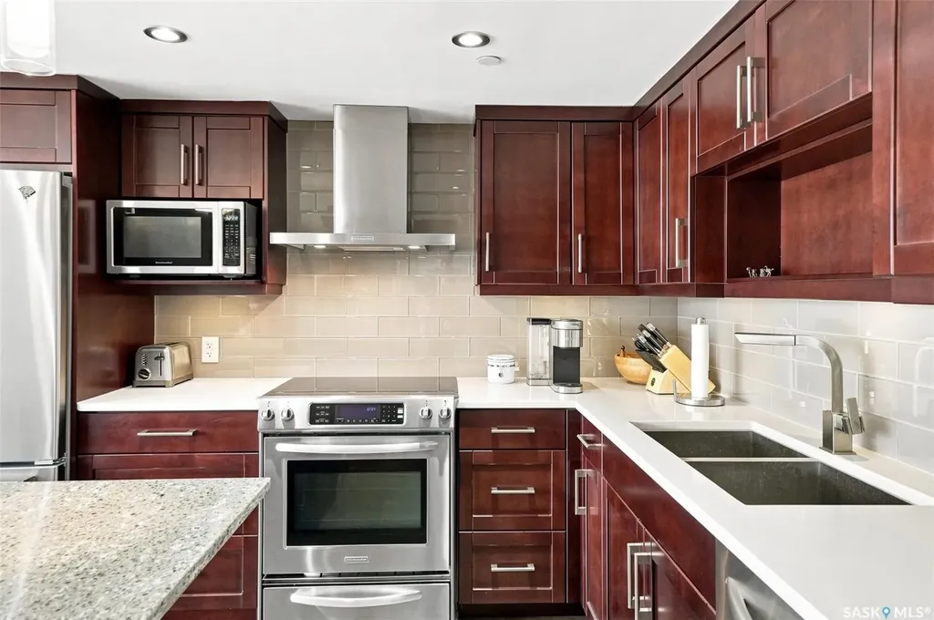 315 5th Avenue N Saskatoon SK S7K 5Z8