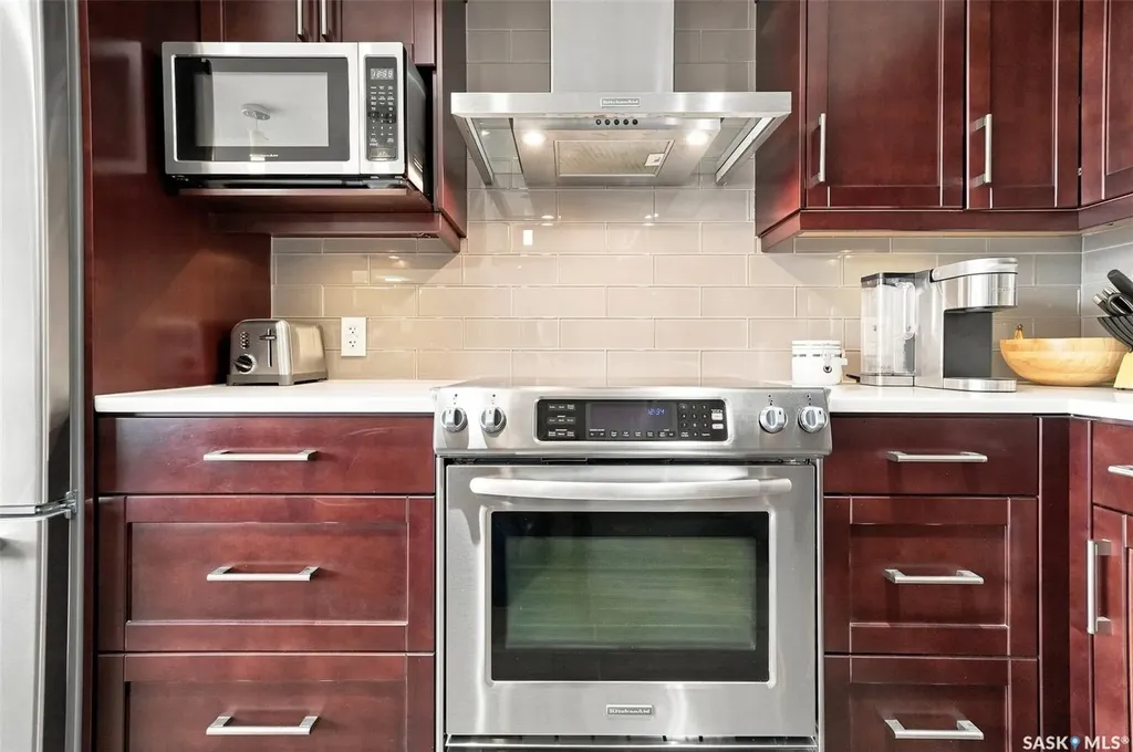 315 5th Avenue N Saskatoon SK S7K 5Z8