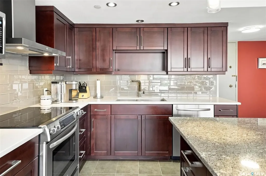 315 5th Avenue N Saskatoon SK S7K 5Z8