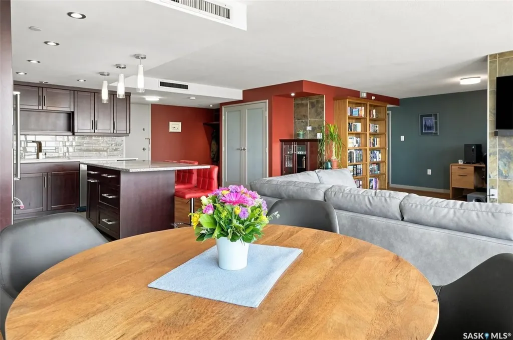 315 5th Avenue N Saskatoon SK S7K 5Z8