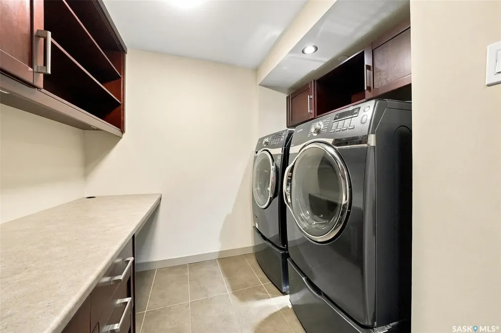 315 5th Avenue N Saskatoon SK S7K 5Z8