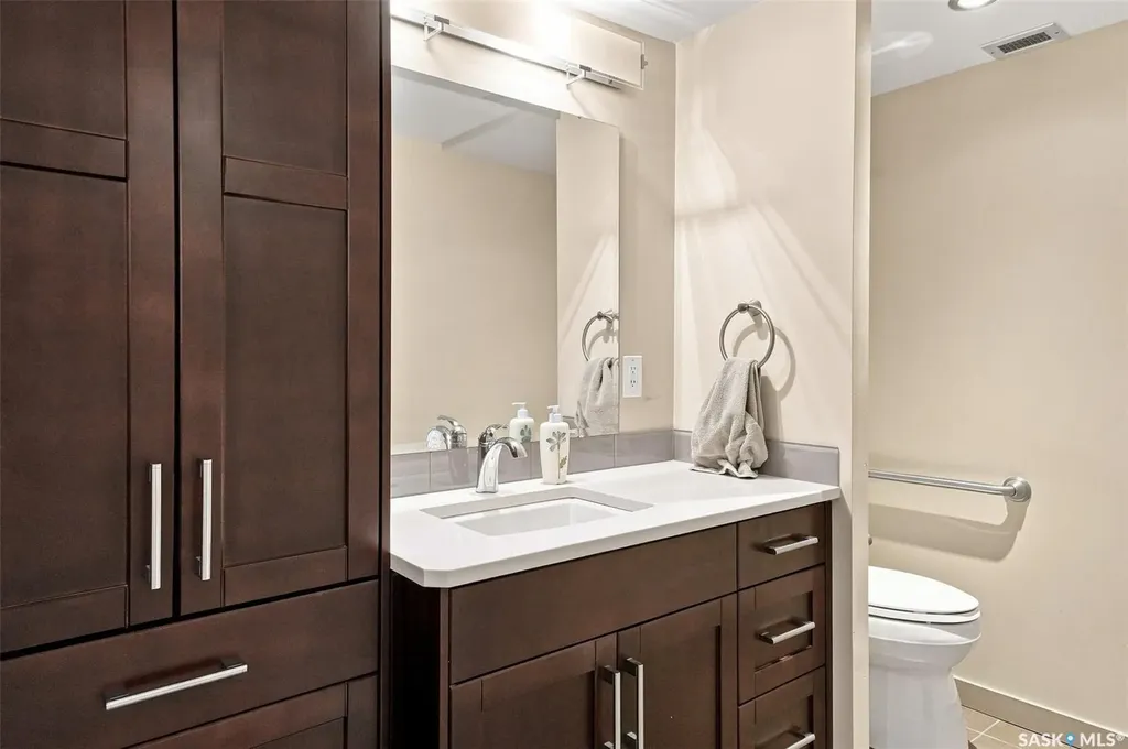 315 5th Avenue N Saskatoon SK S7K 5Z8