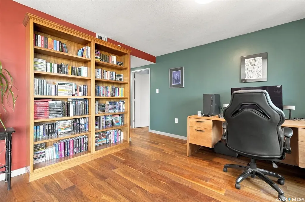 315 5th Avenue N Saskatoon SK S7K 5Z8
