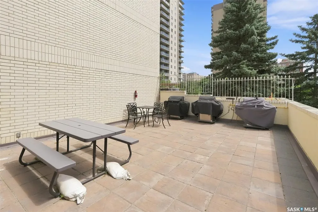 315 5th Avenue N Saskatoon SK S7K 5Z8