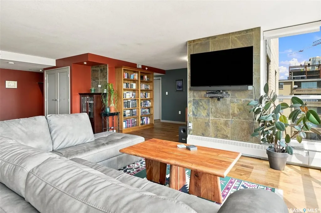 315 5th Avenue N Saskatoon SK S7K 5Z8