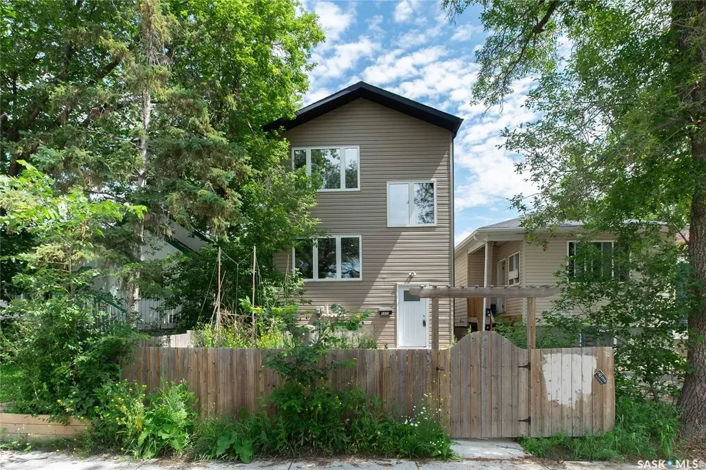 1337 Montague Street Regina SK S4T 3J1