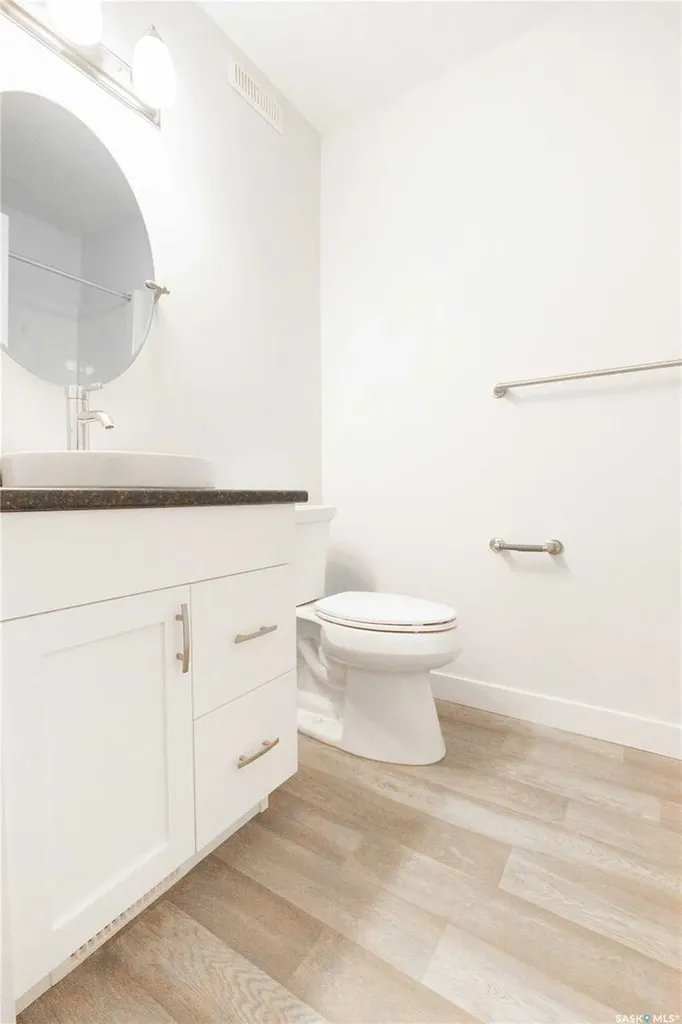 1337 Montague Street Regina SK S4T 3J1