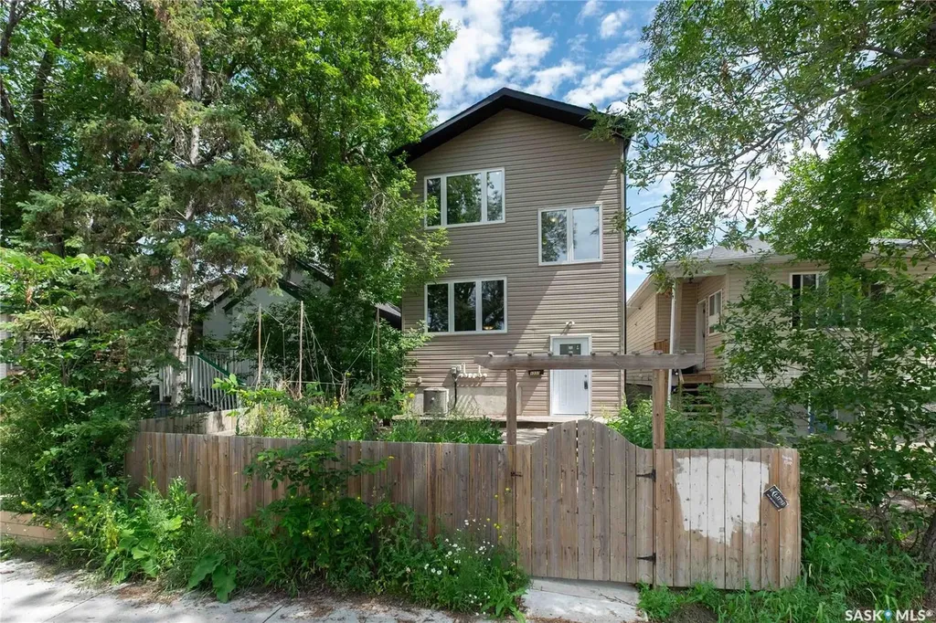 1337 Montague Street Regina SK S4T 3J1