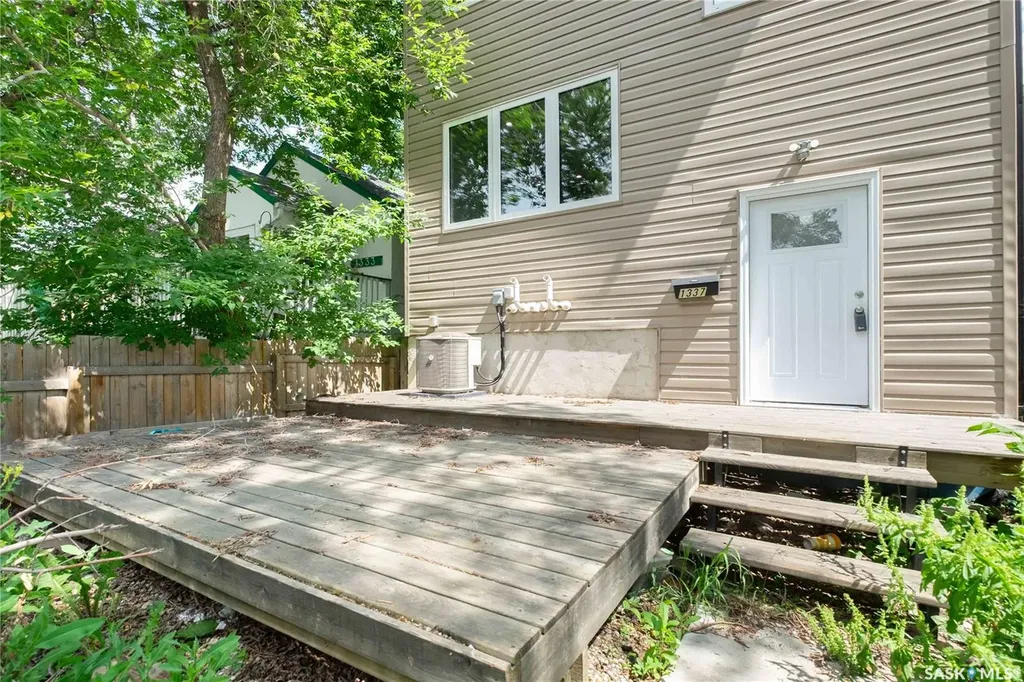 1337 Montague Street Regina SK S4T 3J1