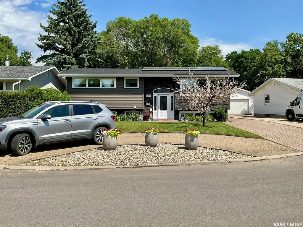 30 Rosewood Place Regina SK S4S 5N5