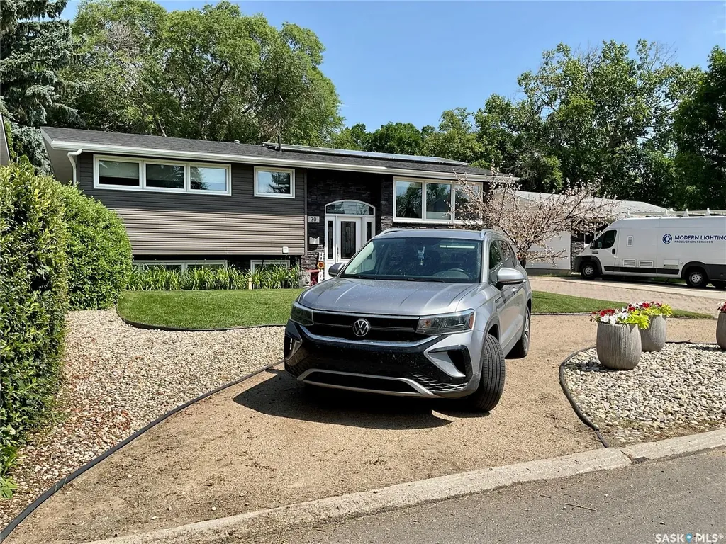 30 Rosewood Place Regina SK S4S 5N5