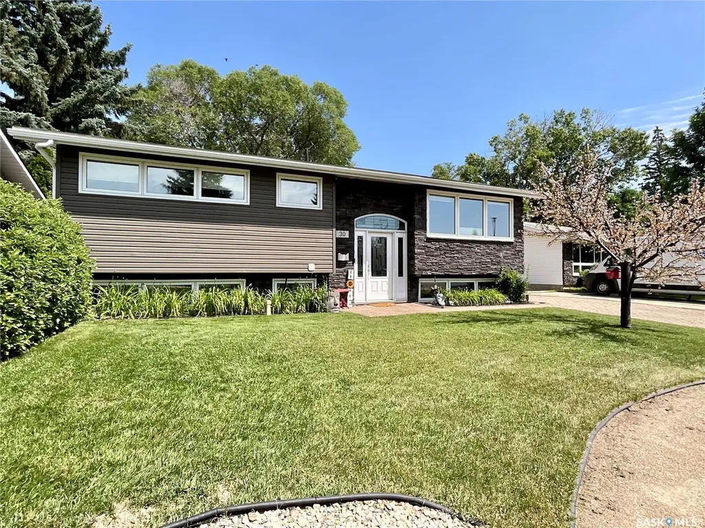 30 Rosewood Place Regina SK S4S 5N5