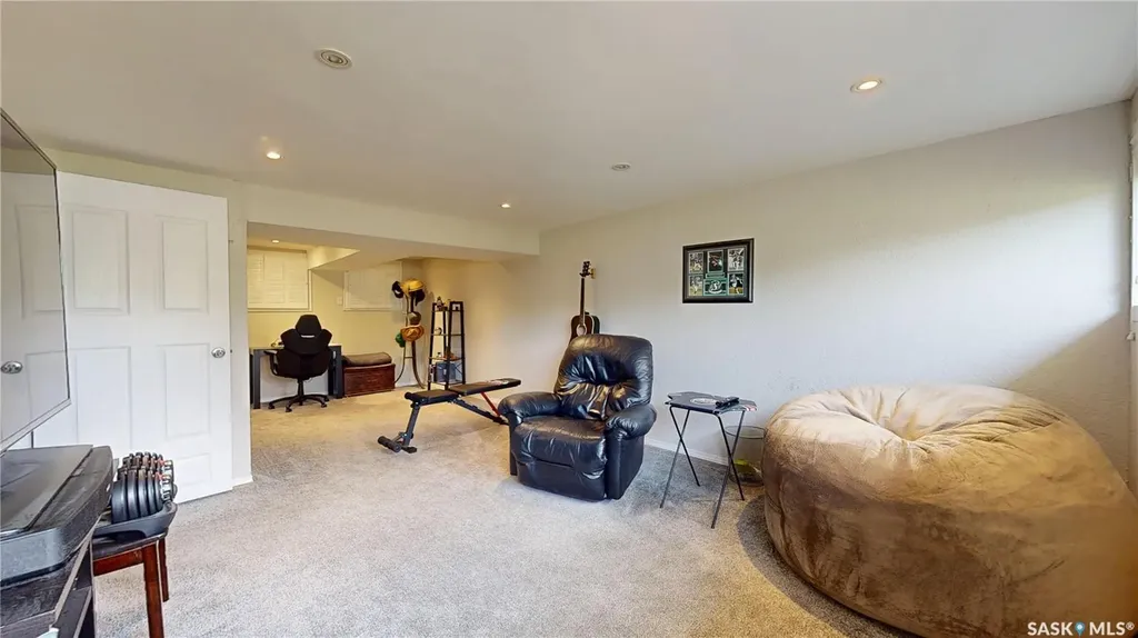 30 Rosewood Place Regina SK S4S 5N5