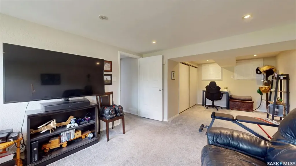 30 Rosewood Place Regina SK S4S 5N5