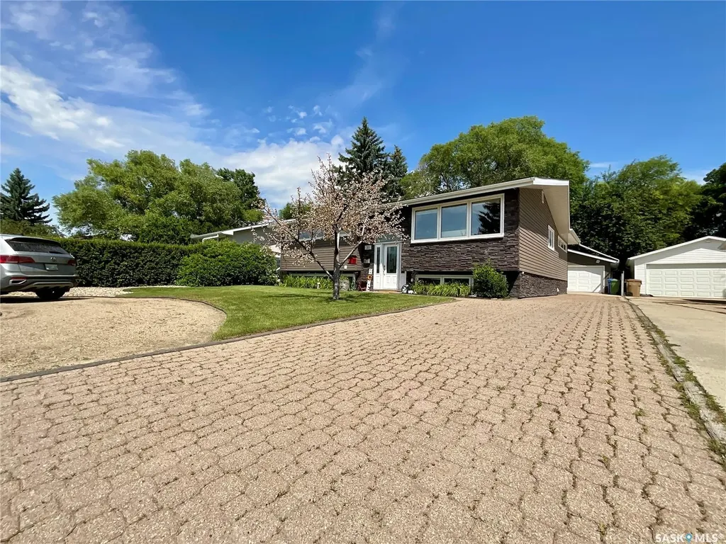 30 Rosewood Place Regina SK S4S 5N5