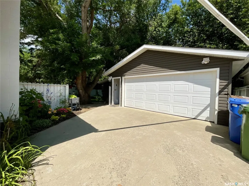 30 Rosewood Place Regina SK S4S 5N5