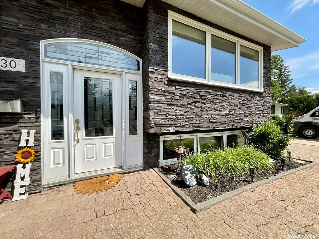 30 Rosewood Place Regina SK S4S 5N5