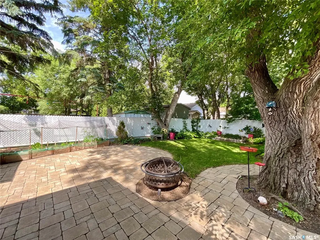 30 Rosewood Place Regina SK S4S 5N5