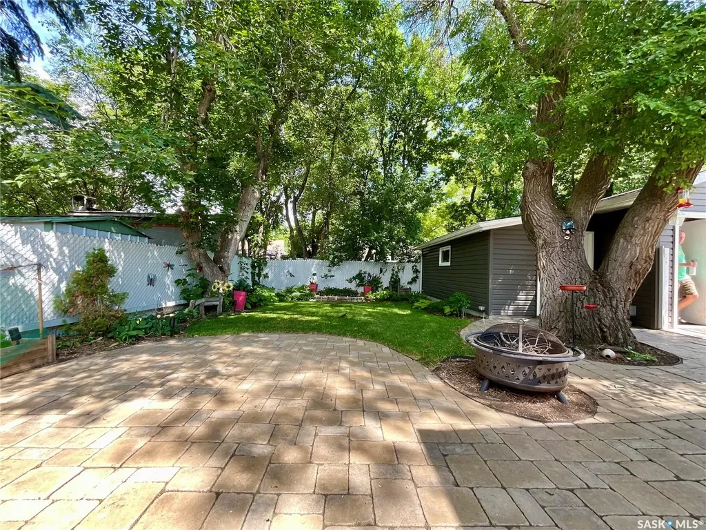 30 Rosewood Place Regina SK S4S 5N5