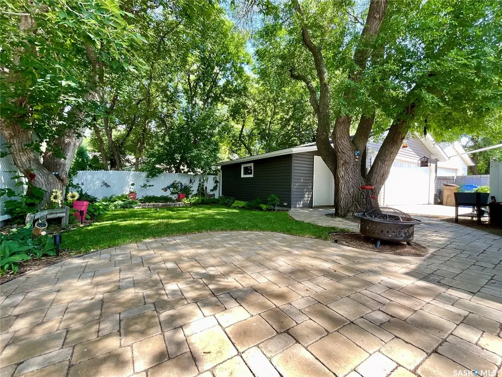 30 Rosewood Place Regina SK S4S 5N5