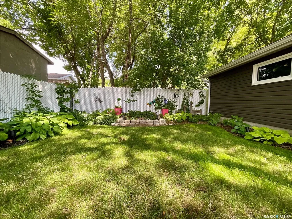 30 Rosewood Place Regina SK S4S 5N5