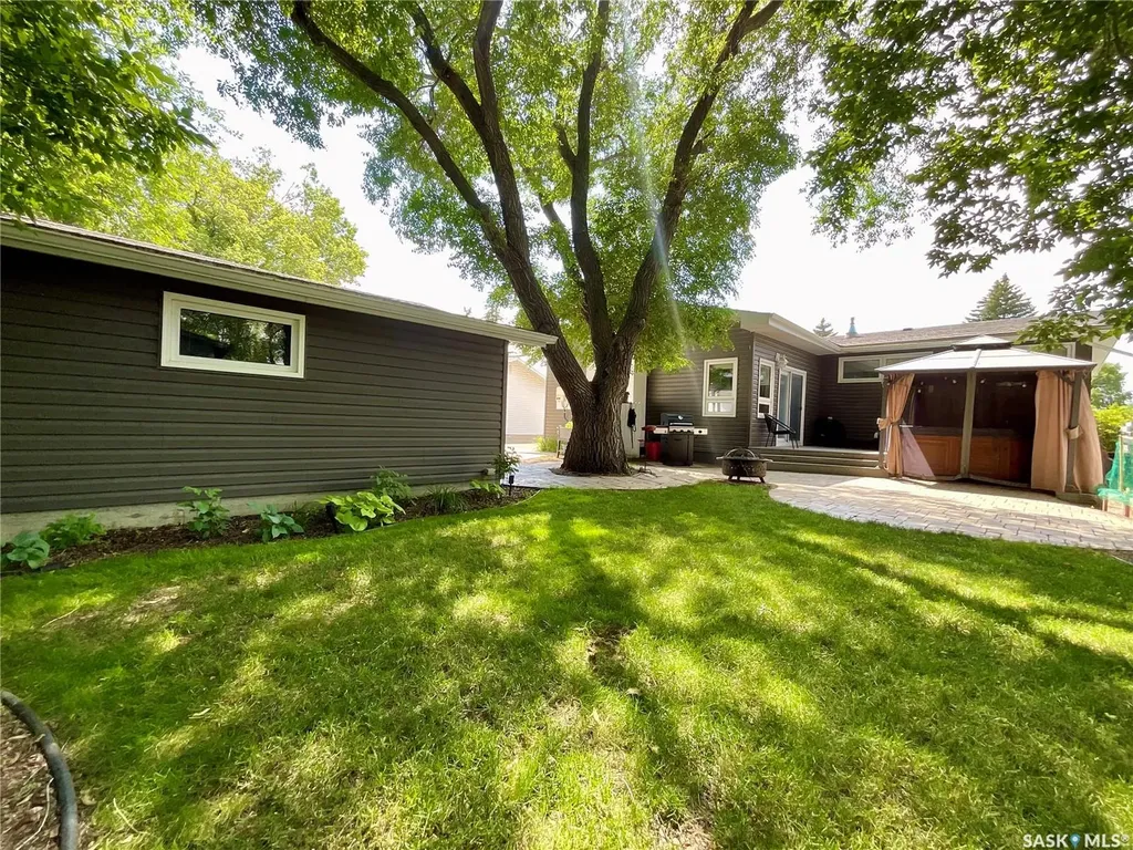 30 Rosewood Place Regina SK S4S 5N5