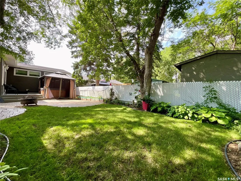 30 Rosewood Place Regina SK S4S 5N5