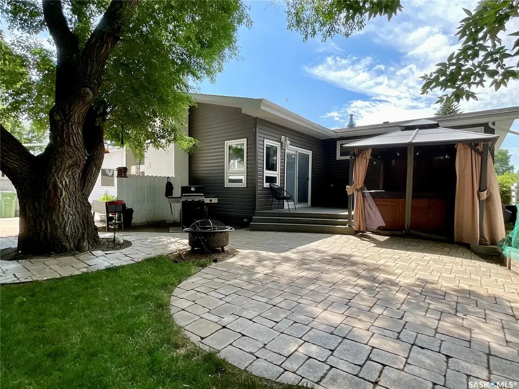 30 Rosewood Place Regina SK S4S 5N5